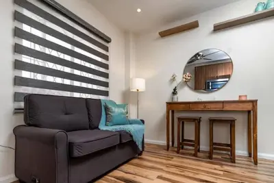 Image de Gated Modern 1 Bdr Condo 5 mins from Int Airport