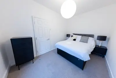 Image de Appartement-Supérieure-Salle de bain privée séparée-Vue sur Rue