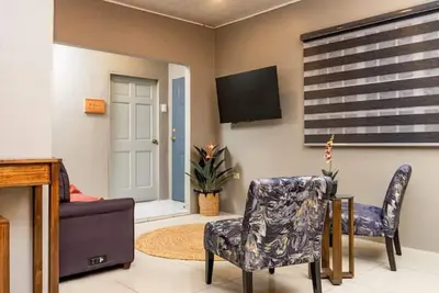 Image de The Retreat - Modern 1Bdr Condo 2 mins from Int. Airport