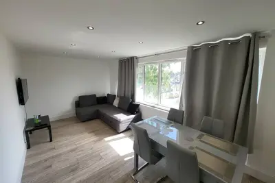 Image de Appartement-Moderne-Salle de bain privée séparée-Balcon