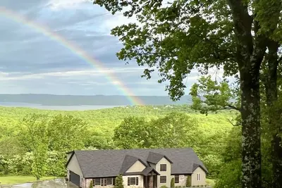 Image de Exquisite Lake Tenkiller Home Away from Home