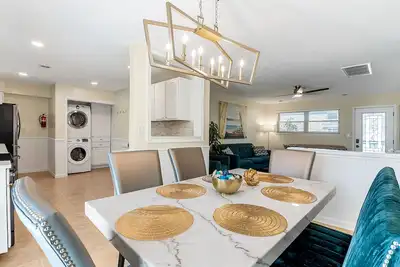Image de Hot Tub + Walk to Beach! Fully Updated!
