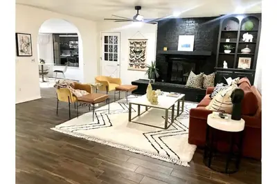 Image de The Black and White House