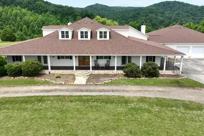 Image de Northwestern North Carolina wine country in the Appalachian foothills