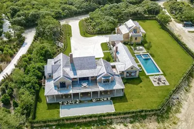 Image de Newly renovated Monomoy Estate-heated pool, spa, Bocce court, close to the beach