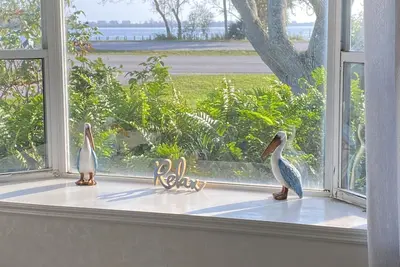 Image de Waterfront Paradise Found! 1/2 acre Pets Welcome! !