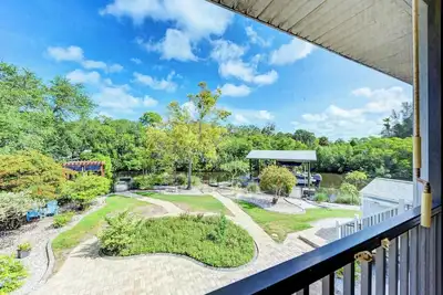 Image de Luxury Modern Waterfront Home with Private Dock - Dolphins & Manatees!