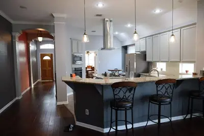 Image de Cozy three bedroom home close to Domain