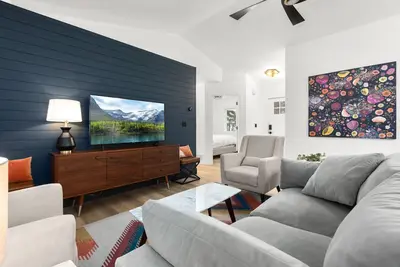 Image de Perfectly located home between ski resort and downtown Whitefish- Ac for hot days