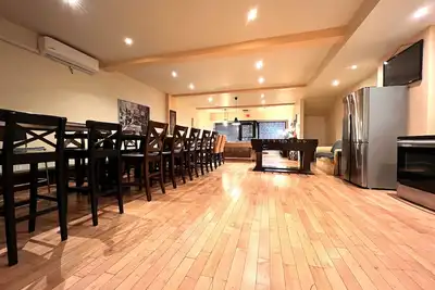 Image de A1~Loft with Games~Gathering 20+ppl~100 Walk Score