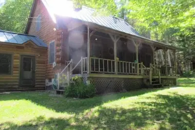 Image de Grew Camp - Large log home on private 1. 5 acre lot