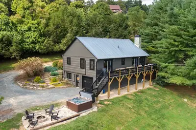 Image de Horse Valley Lodge - Pool Table, Firepit, Indoor fireplace, Pet Friendly