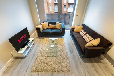 Image de Grand 4-sleeper Apartment in Central Slough with Free Parking