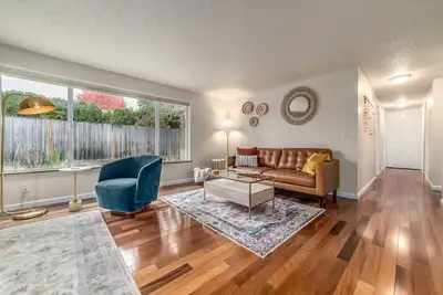 Image de Hot tub • Game Room  • Arcade • Ac near UofO, Hayward Field & Matt Knight