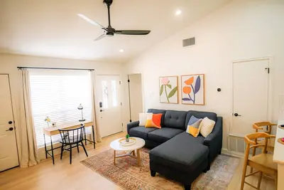 Image de Charming Oak Hill Bungalow / Family Friendly - Quiet Neighborhood