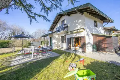 Image de Cedar House Villa Few Minutes From Lake, Angera, Italy