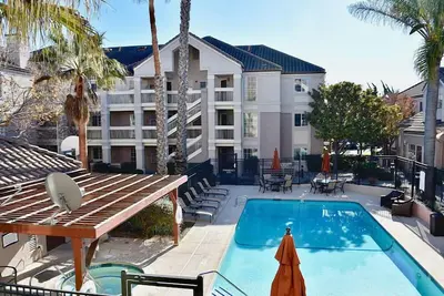 Image de Convenient Location! Pets Allowed, Onsite Pool, Parking, Free Breakfast