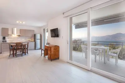 Image de Villa Malù - Apt Amalia - Pool and lake view