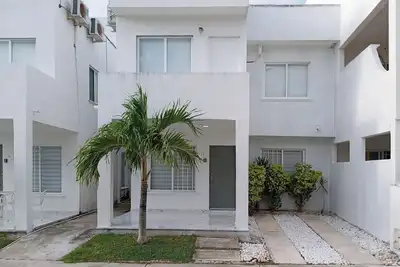 Image de Villa Brisas Bahia Azul for 10 people with 4 bedrooms, 3 bathrooms, sofa bed in Cancun