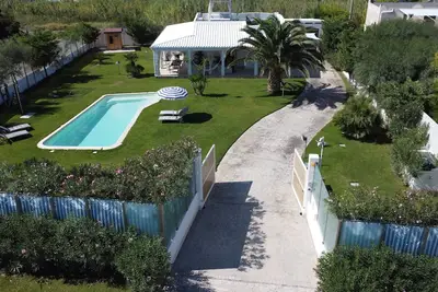Image de Villa \"Miami Vieste\" près de la plage avec piscine privée et Wi-Fi