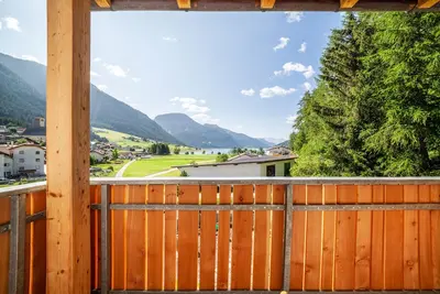 Image de Appartement 'Mühlanderhof Apt Piz Lad' avec vue sur le lac, terrasse partagée et Wi-Fi