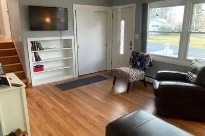 Image de Just a couple miles from Penn State Main Campus & athletic arenas.