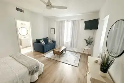 Image de Stay in the Heart of Midtown in a cozy condo 🏙️🌳