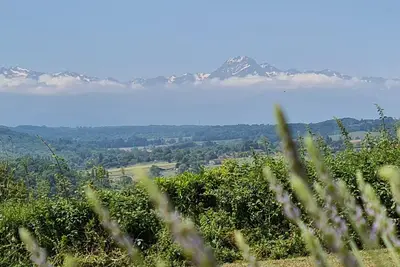 Image de Charmante Gite avec Piscine PRIVÉE • Vue Panoramique sur les Pyrénées!