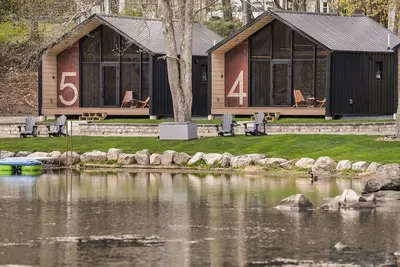 Image de Leisure Lake Resort: 5 chalets on a private lake, Wedding venue with activities