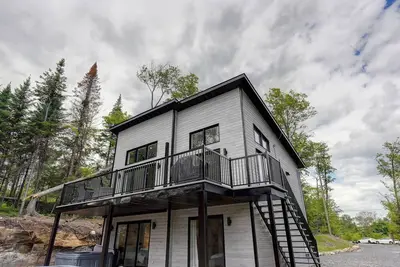 Image de Chalet La BÊTE Moderne *Spa* Foyer & Terrasse- Grande Fenestration