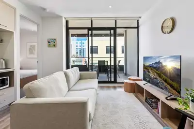 Image de Tasteful 2-Bed Unit By Bridge Rd Shops