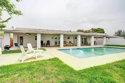 Image de Centrally Located Eagle Pass Home w/ Pool!