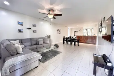 Image de Pacifico L1301 - 3 Bedroom Ground Floor Walk-out