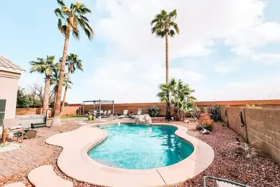 Image de Avondale Pool Amazing Backyard Perfect for working crews and mid term stays
