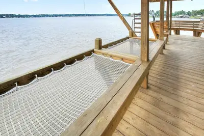 Image de Waterfront Estate with fenced yard! 5br\/5Full, 2 half baths