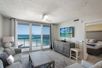 Image de Pelican Beach 1512 (2-Bedroom Condo) with Pool by Pelican Beach Management
