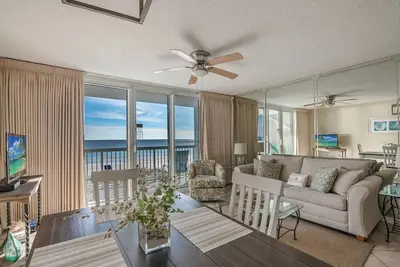 Image de Pelican Beach 0309 (1-Bedroom Condo) with Pool by Pelican Beach Management