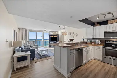 Image de Pelican Beach 1506 (1-Bedroom Condo) with Pool by Pelican Beach Management