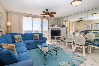 Image de Pelican Beach 1504 (1-Bedroom Condo) with Pool by Pelican Beach Management