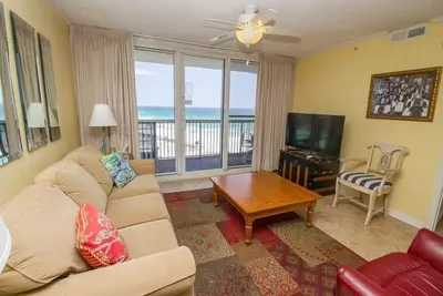 Image de Pelican Beach 0712 (2-Bedroom Condo) with Pool by Pelican Beach Management