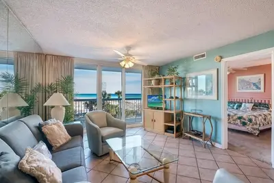 Image de Pelican Beach 0313 (2-Bedroom Condo) with Pool by Pelican Beach Management