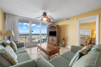 Image de Pelican Beach 0514 (2-Bedroom Condo) with Pool by Pelican Beach Management