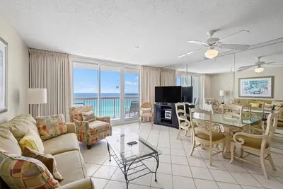 Image de Pelican Beach 1206 (1-Bedroom Condo) with Pool by Pelican Beach Management