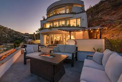 Image de Hollywood House: Modern Architecture & Luxury in Pedregal Cabo.