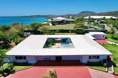 Image de Exquisite Courtyard Villa on St. Thomas East End / Ocean Views + Modern Comfort