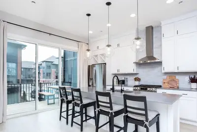 Image de Free Golf Cart! Luxe Townhome Near Grand Park!