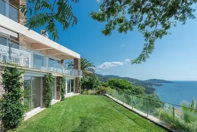 Image de Très grande villa contemporaine - Vue mer panoramique - Jardin