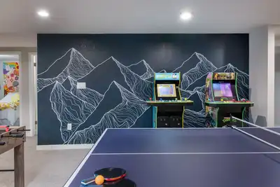 Image de Retro Family Hub - perfect for large groups! Arcade, Nostalgia, Ping Pong