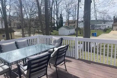 Image de Lake Views from Great Deck, newly remodeled, Family members of all ages