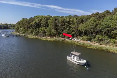 Image de Idyllic Summer in the Cotuit Coves.